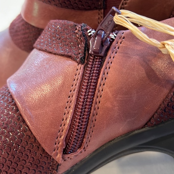 Earth Origins leather maroon super comfy shoes - Picture 9 of 11